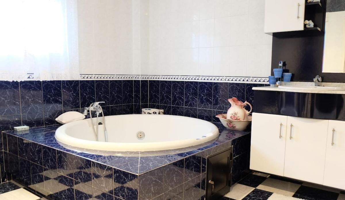Villa Mijas With Pool 50 M Beach 푸엔히롤라 외부 사진